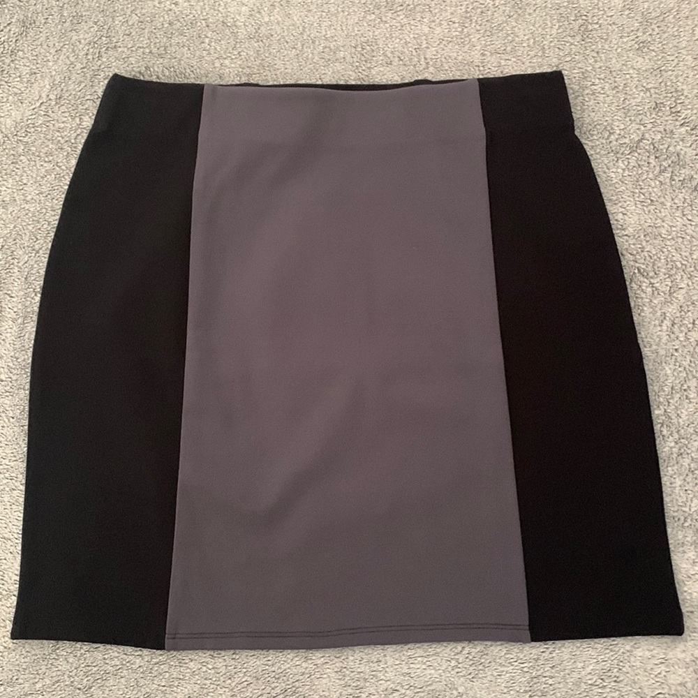 NWOT Ann Taylor Loft Outlet- Colorblock Black and Grey Mini Straight Skirt S
